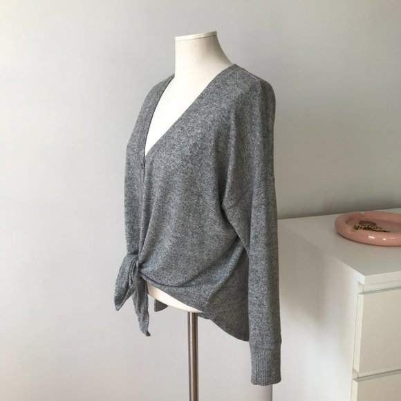 Abercrombie & Fitch Grey Front Tie Button Down Cardigan - Picture 2 of 6